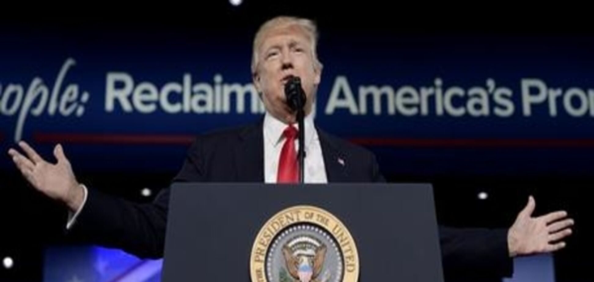 Трамп виступив із програмними заявами проти глобалізації та мігрантів