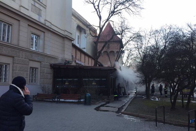 В центре Львова горело сразу два ресторана: опубликованы фото и видео