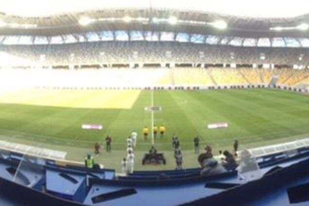 Подивитися матч Прем'єр-ліги на найбільшому стадіоні України прийшло лише 25 осіб