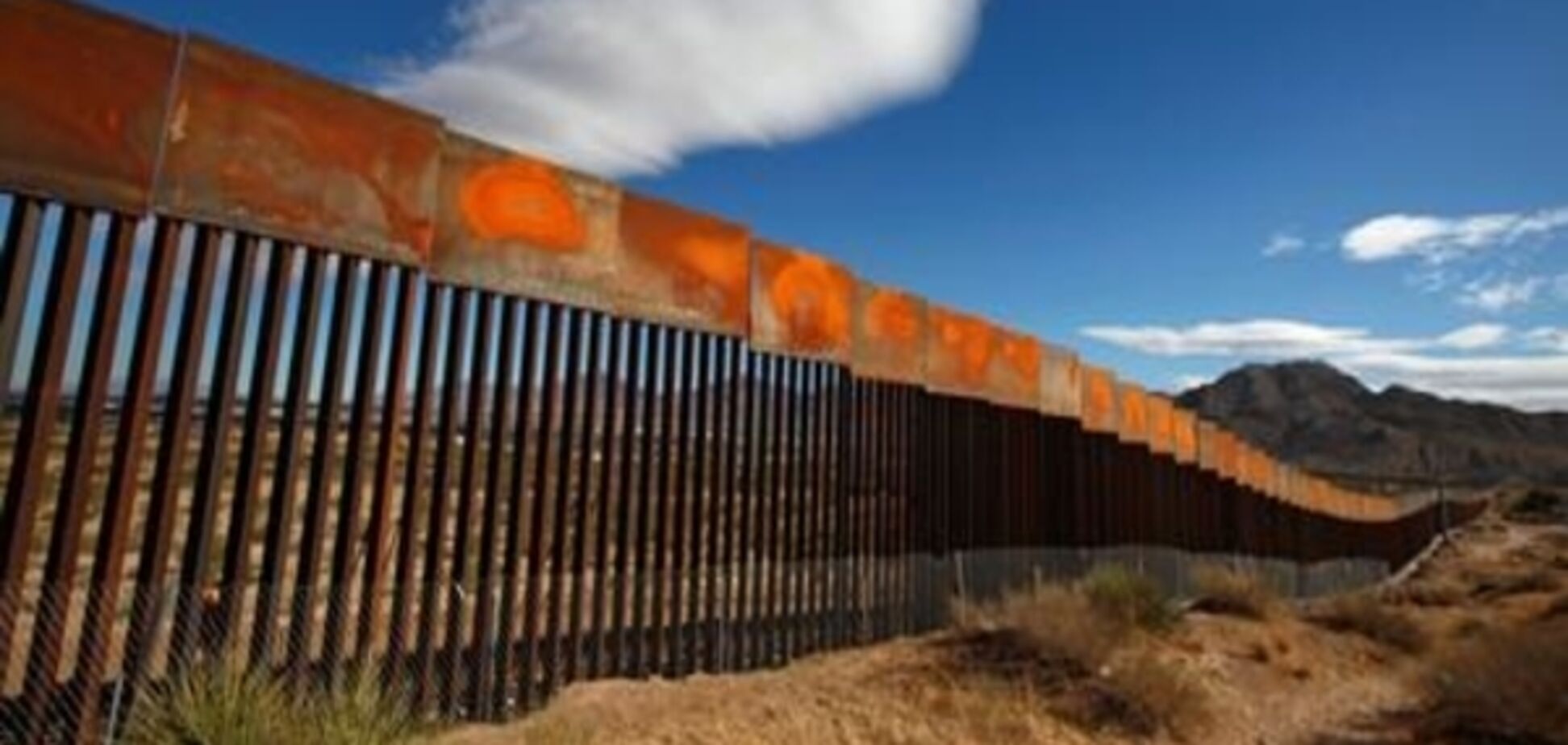 У США шукають, хто будуватиме стіну на кордоні з Мексикою