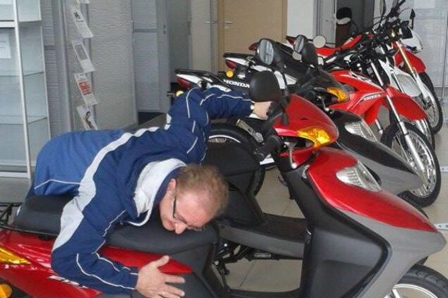 У героя АТО, оставшегося без ног, негодяи украли мопед