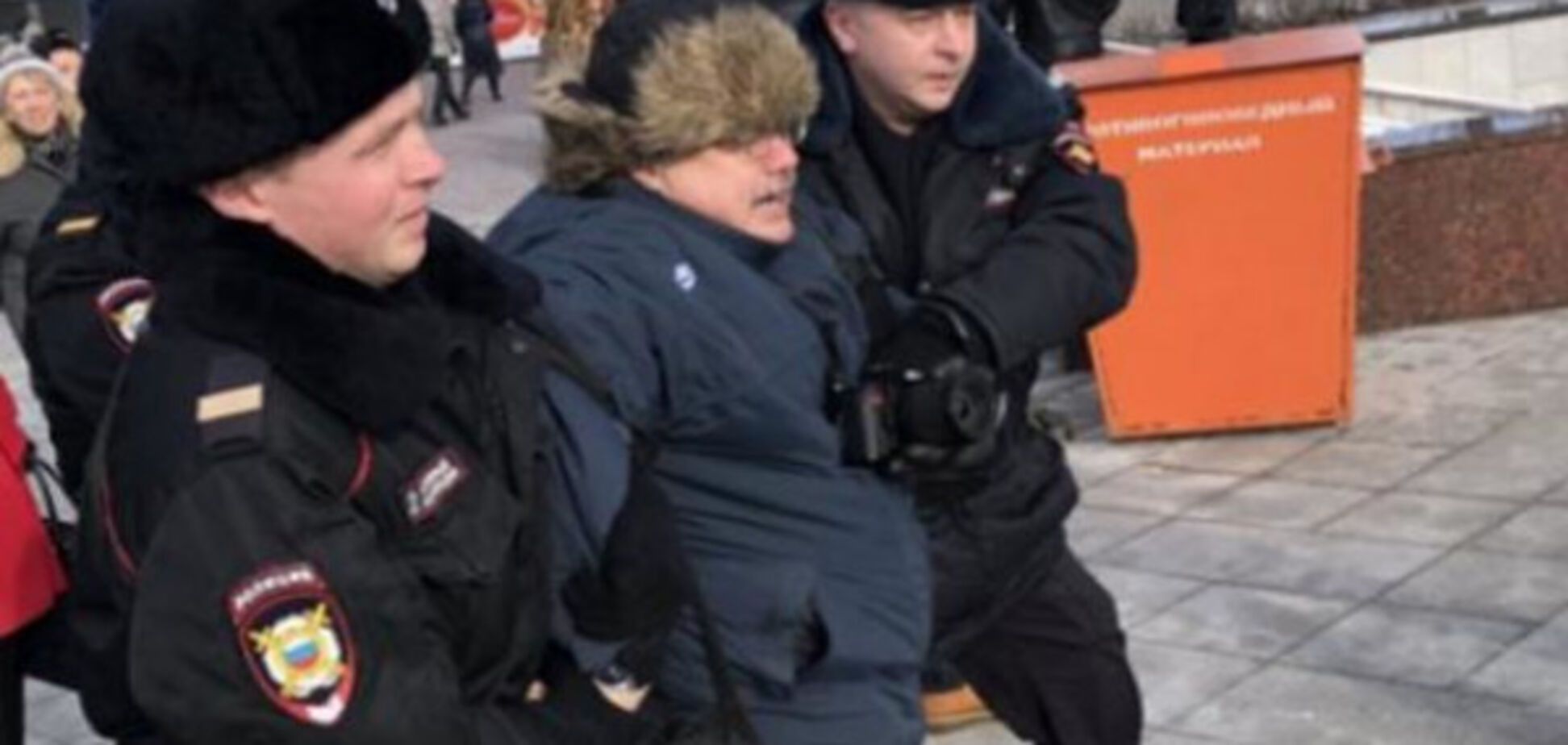 Боевик 'ДНР' устроил драку в Москве на марше памяти Немцова