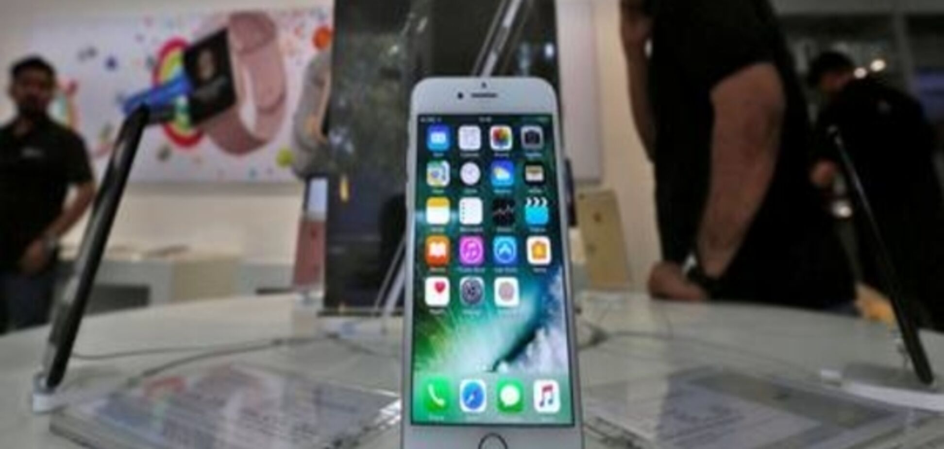 До середини 2017 року 5 мільярдів осіб користуватимуться мобільним зв'язком