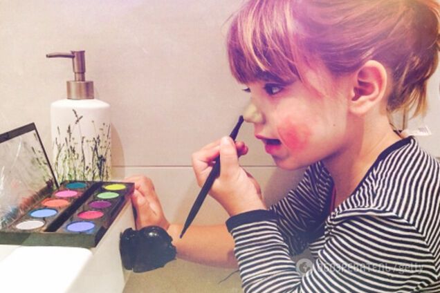 Как малыша превратили в девочку: опубликовано забавное видео