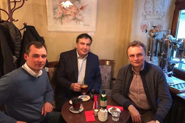 У мережі висміяли постановочне фото Саакашвілі у Львові