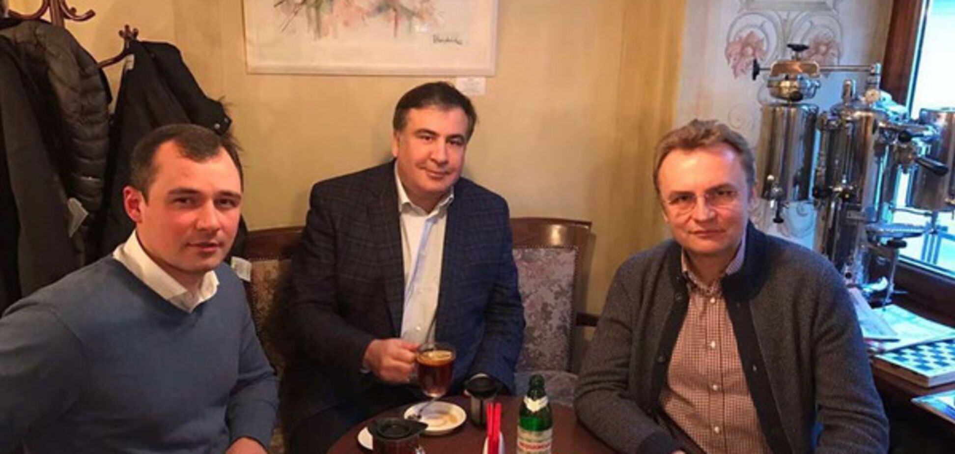 В сети высмеяли постановочное фото Саакашвили во Львове