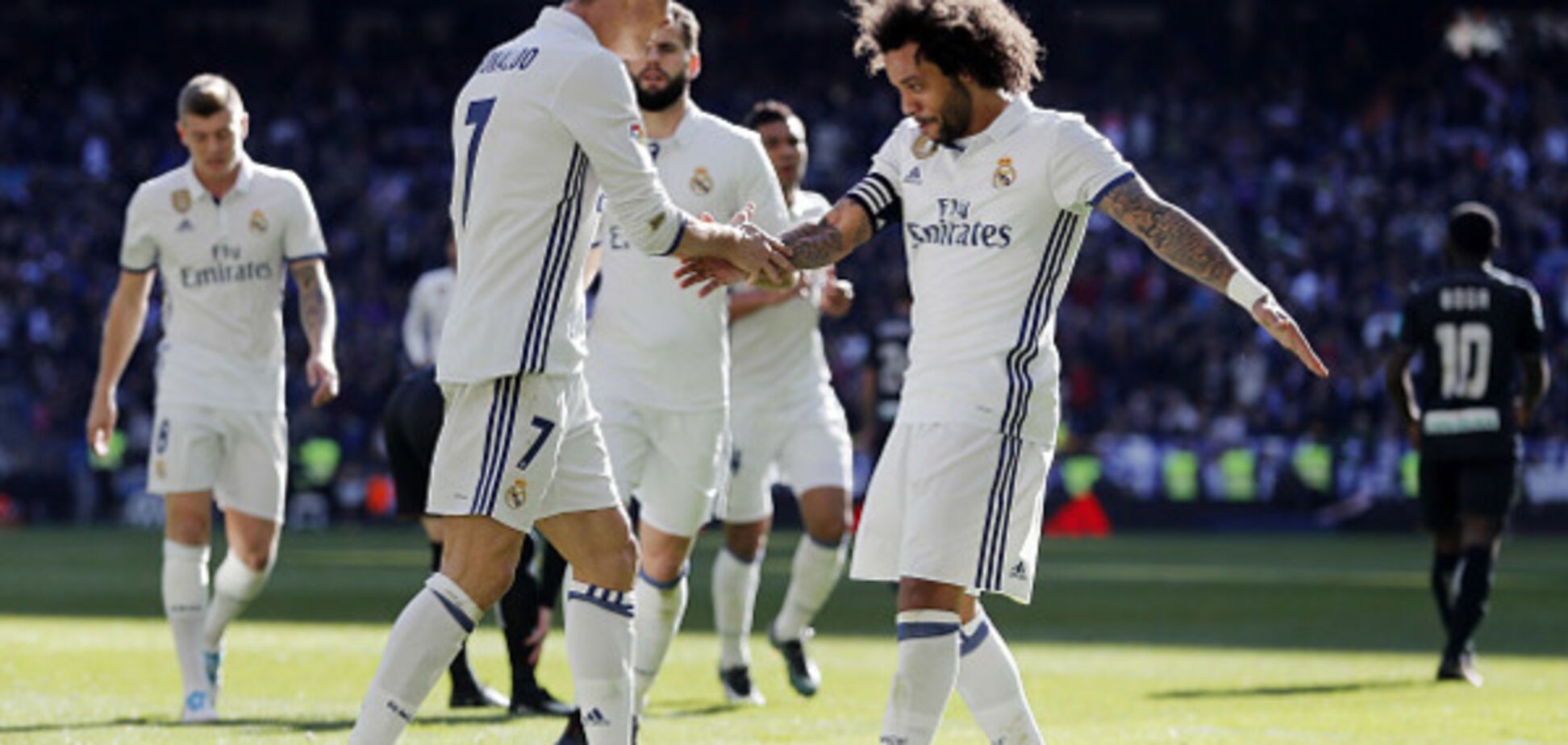 'Завалите ***ло, идиоты!' Звезда 'Реала' поссорился с фанатами из-за дня рождения Криштиану Роналду