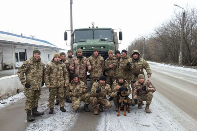 И так сойдет! Стало известно, почему бойцы АТО поехали в отпуск на тентованном КрАЗе