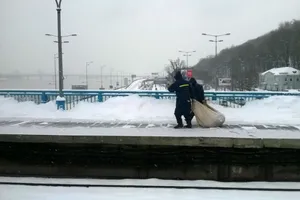 снег