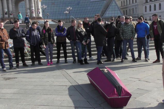 Гроб с манекеном Гонтаревой