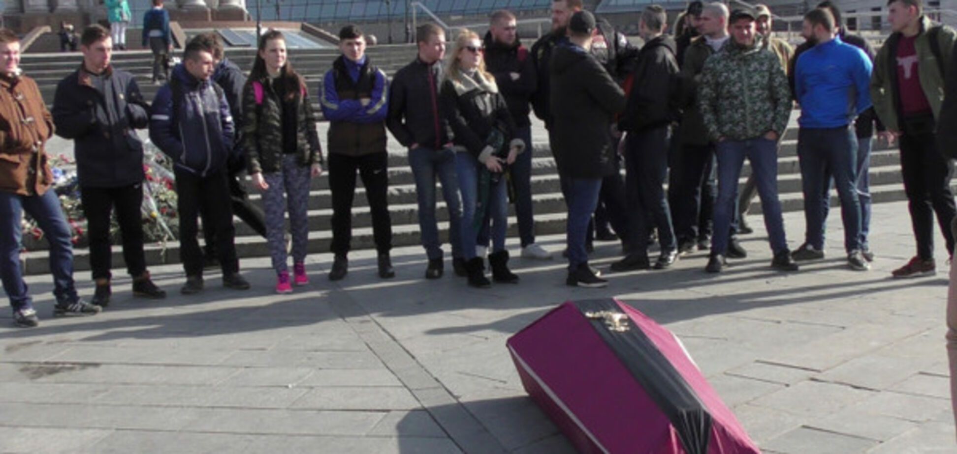 Гроб с манекеном Гонтаревой