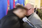 Лбом в нос: появилось полное видео драки ветерана АТО и генерала за колорадские ленточки