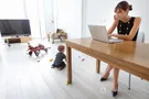мама работает