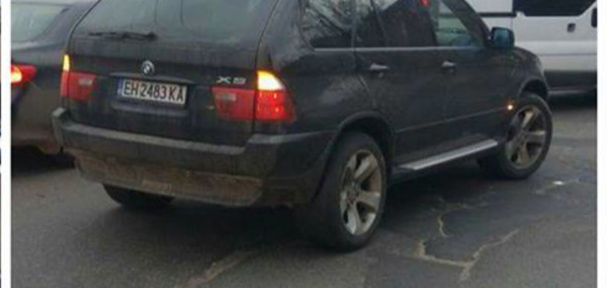 В Киеве водитель BMW сбил пешехода, избил его и скрылся с места ДТП: опубликованы фото