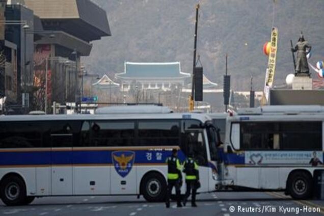 Відсторонена лідерка Південної Кореї залишила президентську резиденцію