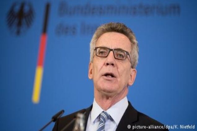 Глава МВС ФРН виступив проти агітації турецьких політиків у Німеччині