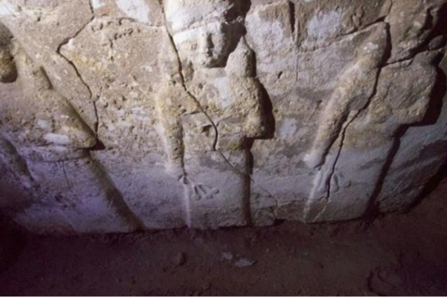 Палац, археологія