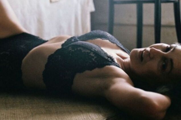 Популярный бренд нижнего белья удивил фотосессией с 57-летней моделью