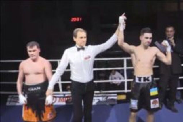 Боксер из Запорожья остается непобедимым на профессиональном ринге