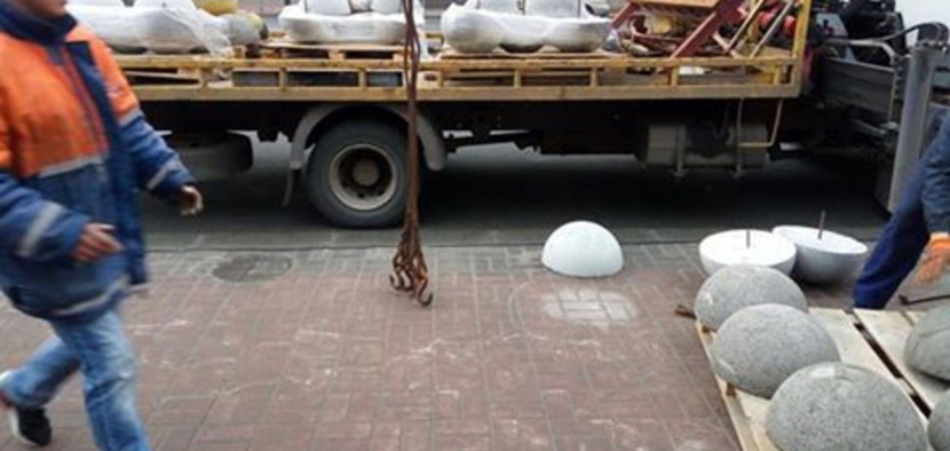 полусферы на Крещатике