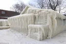 Дом, покрытый льдом