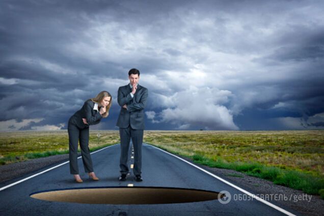 Яма на дорозі