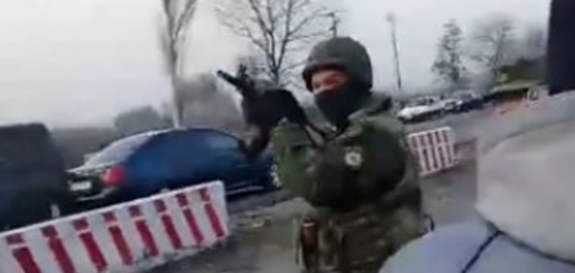 На Донетчине блокадники во главе с нардепом набросились на полицию: пришлось стрелять