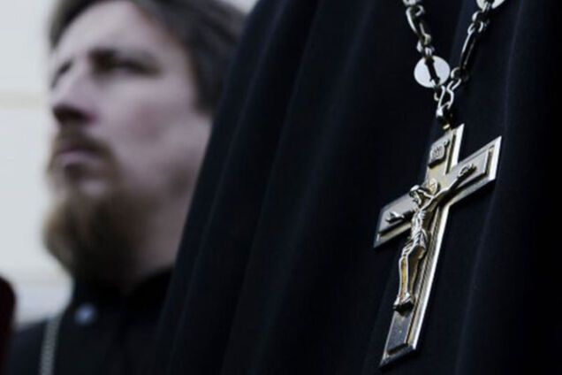 Покатался по городу: в Днепре пьяный священник напал на 15-летнюю дочь своей сожительницы