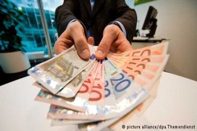 Уряд Росії планує заборонити переказ грошей в Україну через платіжні системи