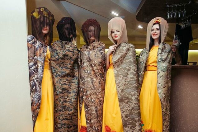 Cети рассмешил странный показ мод в Украине