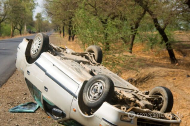 Авто перевернулось