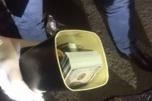 Задержание таможенника-взяточника