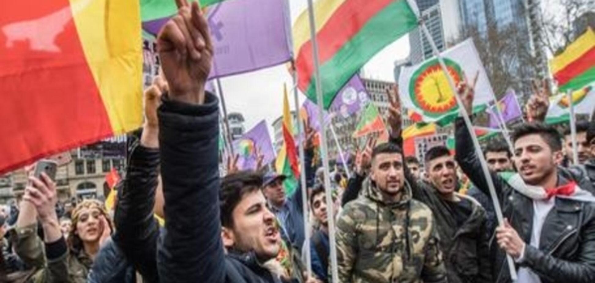 Десятки тисяч людей взяли участь у курдській акції протесту в Франкфурті-на-Майні