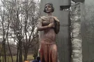 Памятник Елене Телиге