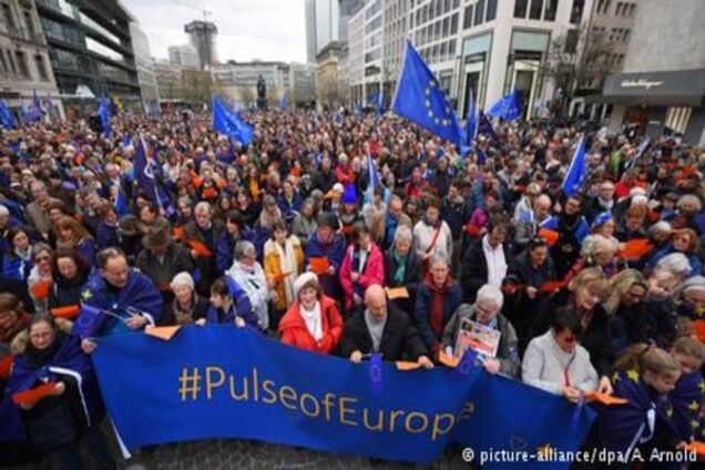 У Німеччині відбулися масові акції прихильників об'єднаної Європи