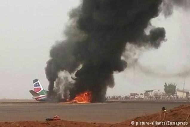 Літак із 45 людьми на борту зазнав аварії в аеропорту в Південному Судані