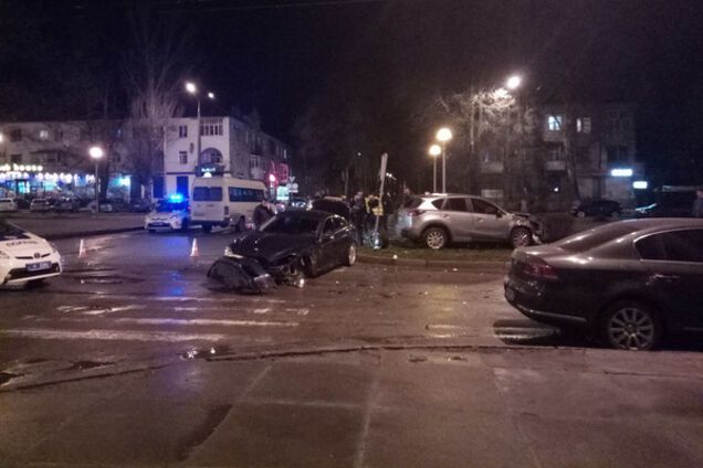 В центре Запорожья произошла авария с участием элитных авто (ВИДЕО)