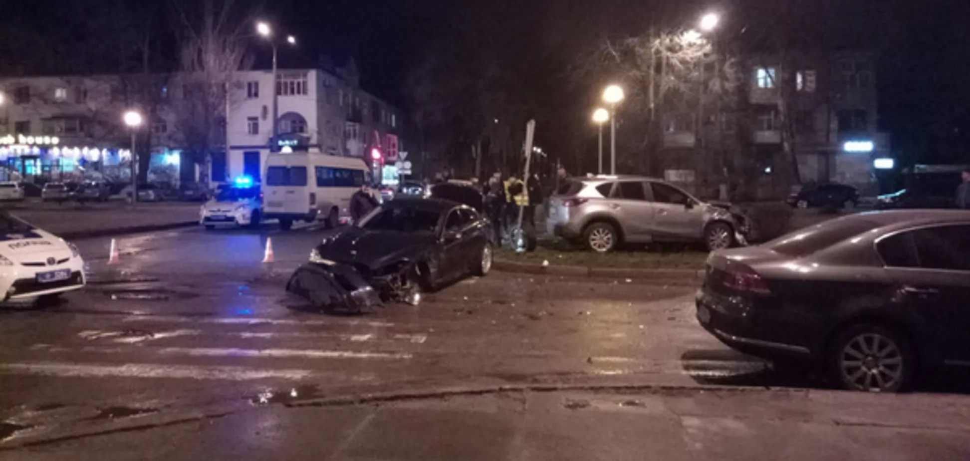 В центре Запорожья произошла авария с участием элитных авто (ВИДЕО)