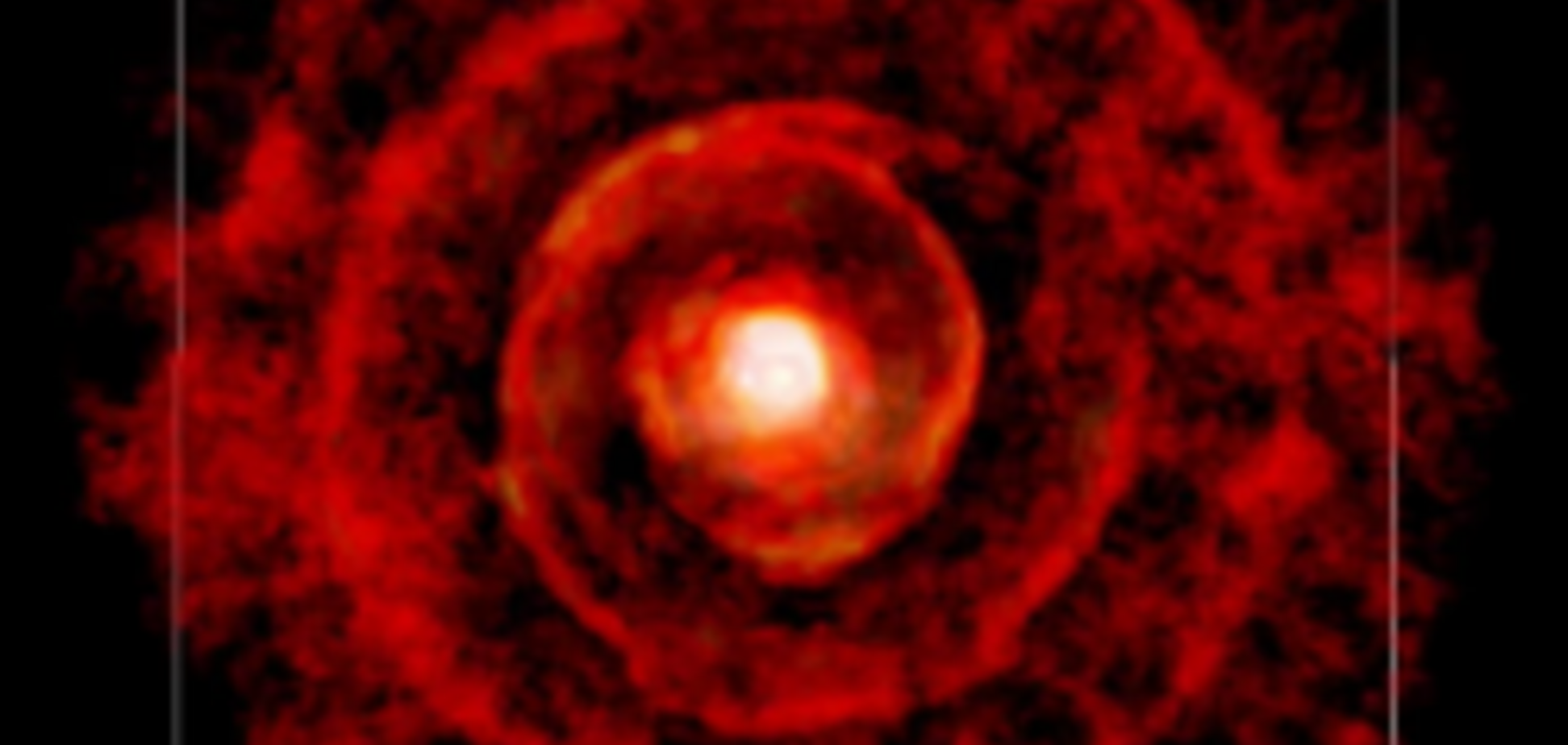 Смерть звезды: астрономам удалось запечатлеть необычную красную спираль 