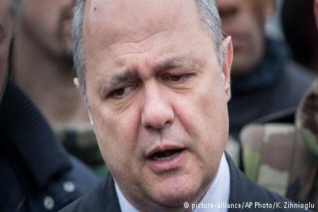 Скандал у Франції: главу МВС підозрюють у незаконному працевлаштуванні доньок