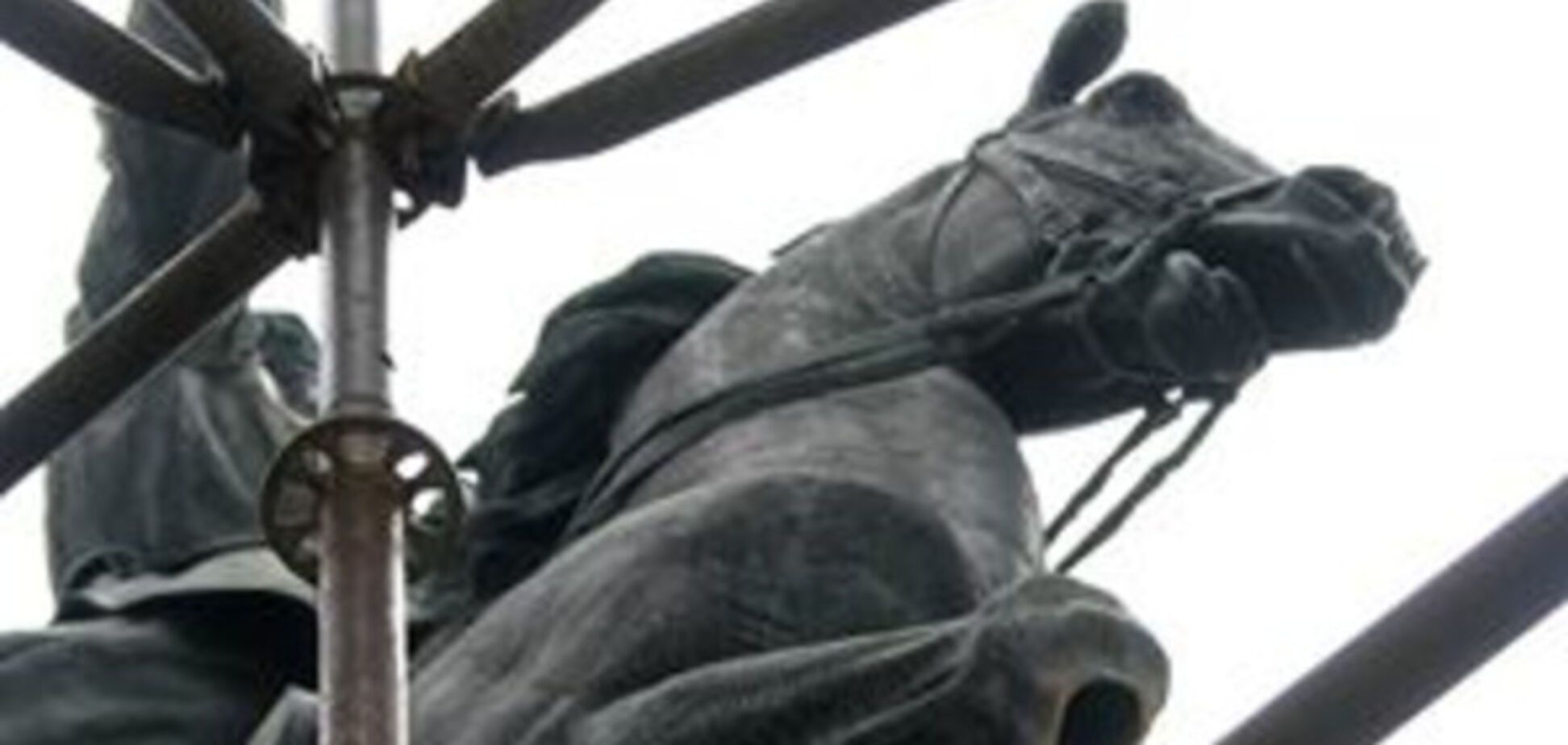 памятник Щорсу