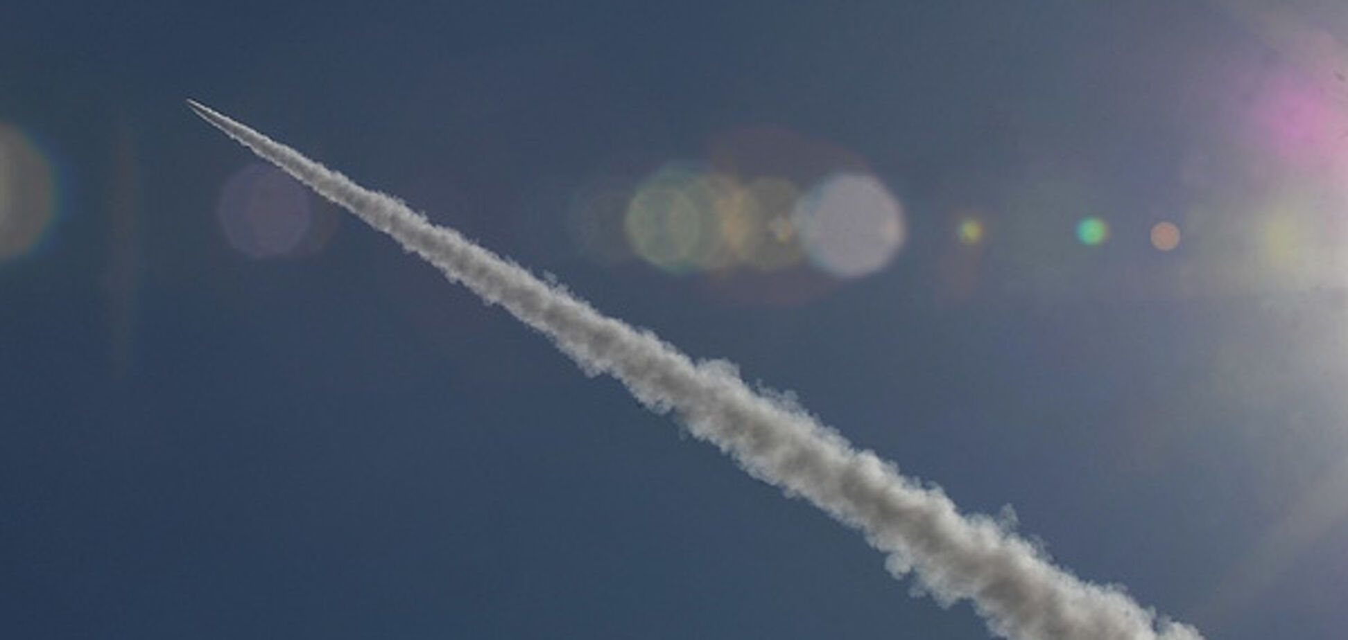 І зграя птахів: фотограф показав особливий ракурс нових пусків ракет в Україні