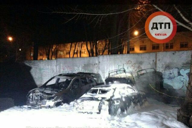 Горели автомобили