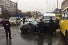 Лобовое ДТП в Киеве: маршрутка столкнулась с легковушкой