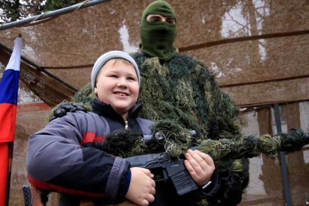 'Кидають у людей уявні гранати': психолог розповіла, як у Криму виховують нове покоління терористів