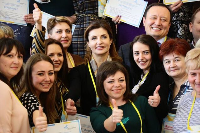 Марина Порошенко: 'Благодаря компьютерным классам школьники получат качественные и доступные знания'