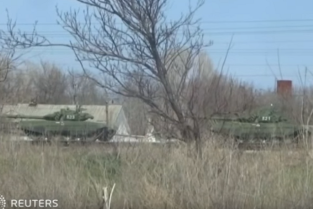 Reuters опублікувало відео перекидання Росією нових танків на кордон із Україною