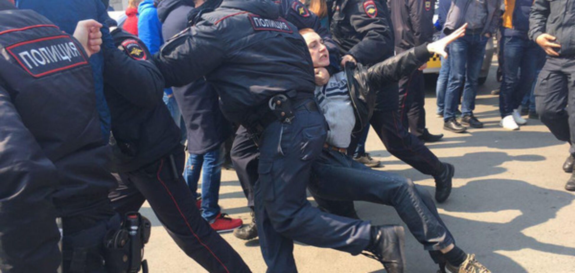 #ДимонОтветит: у Росії проходять мітинги проти корупції 