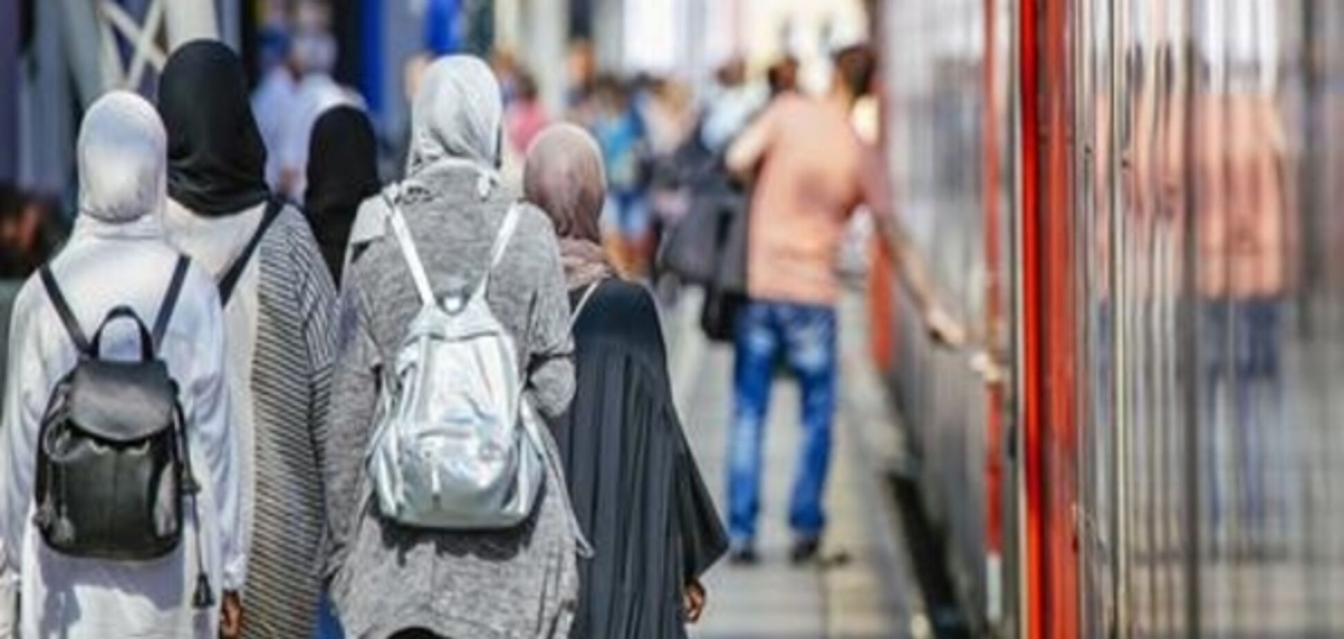 Німецькі мусульмани допомагають біженцям значно більше за інших - опитування