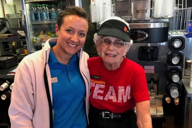 Лорейн Маурер с коллегой